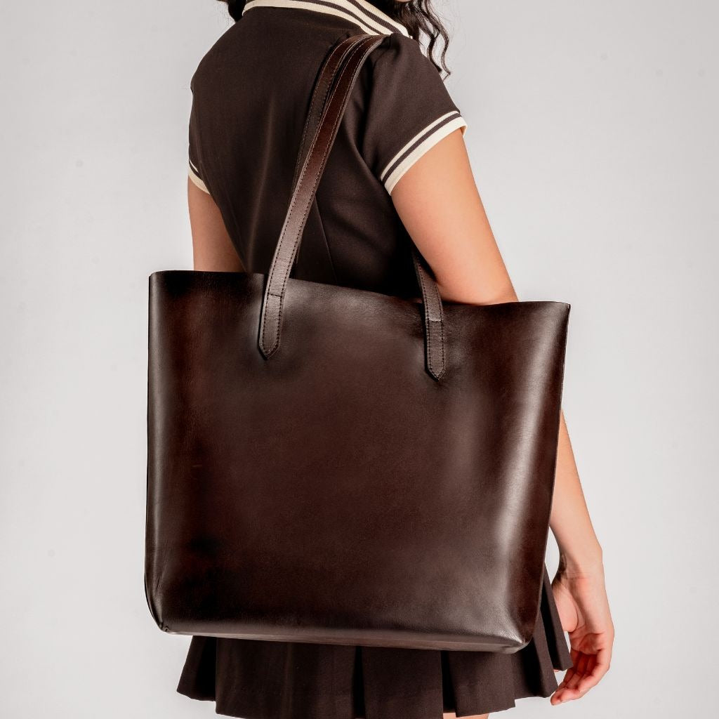 Everyday Tote | Old English (L)